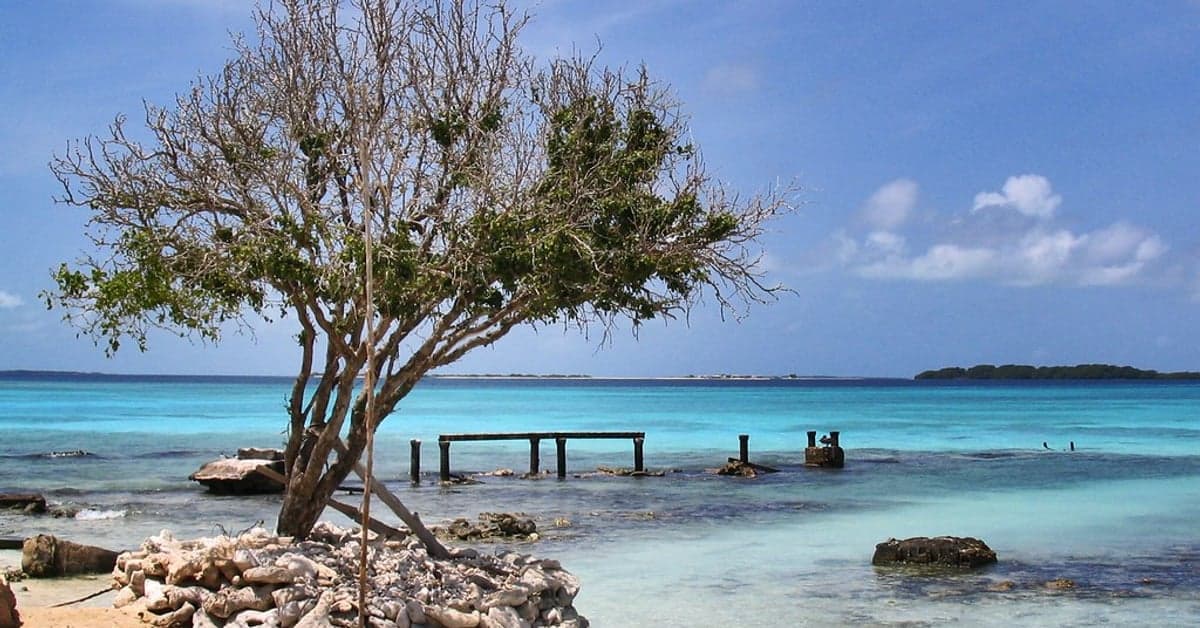 Turquoise shallows in the Los Roques archipelago, Venezuela